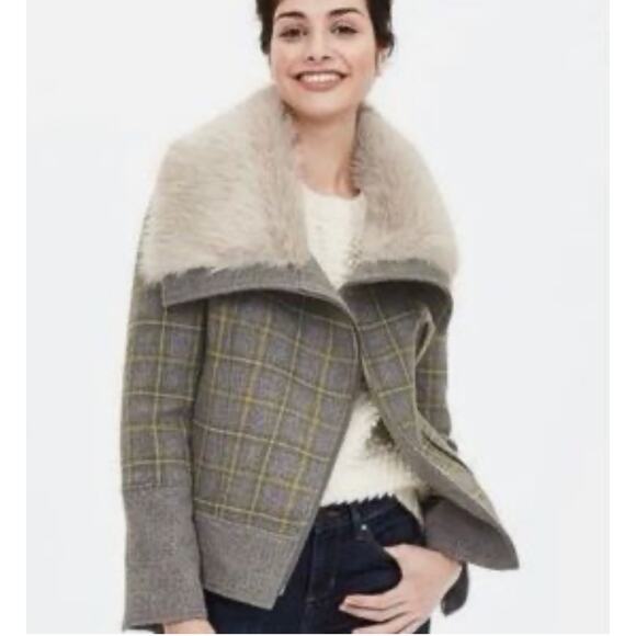 Banana Republic Jackets & Blazers - Banana Republic Wool Blend Plaid Fur Collar Jacker Size XS Gray